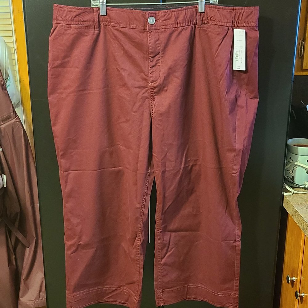 Liz Claiborne Cropped Pants Plus Burgundy Passion Size 24W NWT